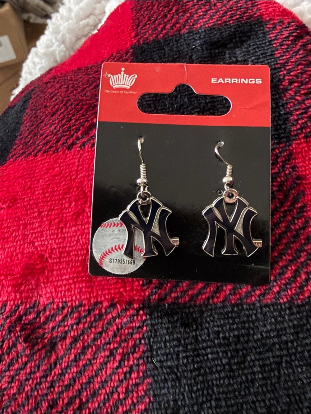 NWT Aminco NY Yankees Logo Dangle Earrings